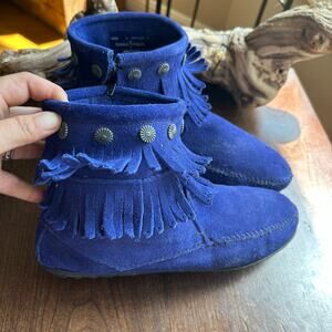 Minnetonka Women's Double Fringe Side Zip Ankle Boots size 9